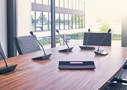 Système de discussion plug and play